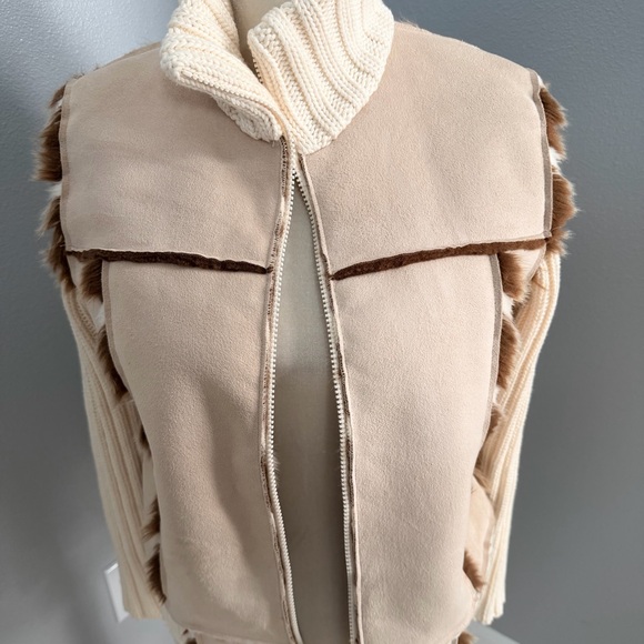 Parkhurst Cream Vest with Fur Accents - Picture 2 of 15